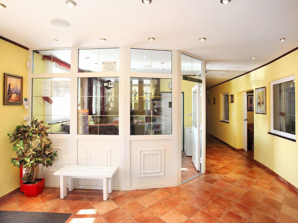 Hotel Milan Vopicka Hluboká nad Vltavou エクステリア 写真