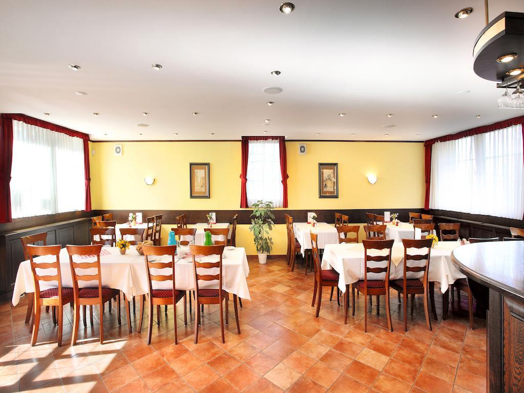 Hotel Milan Vopicka Hluboká nad Vltavou エクステリア 写真