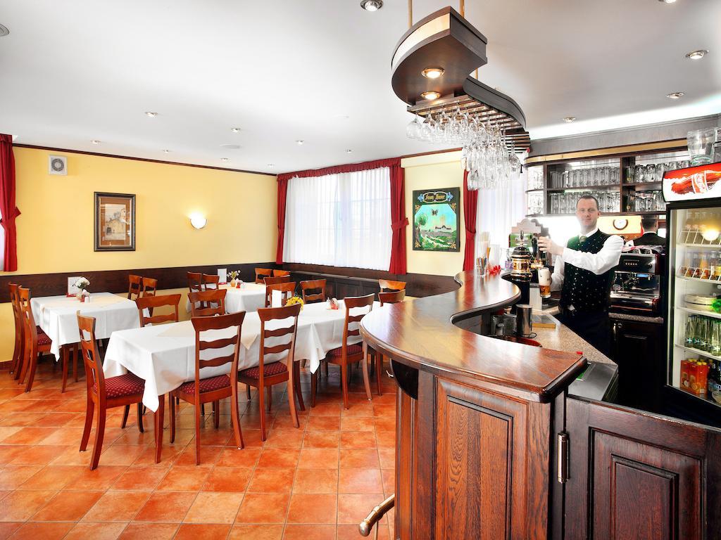 Hotel Milan Vopicka Hluboká nad Vltavou エクステリア 写真